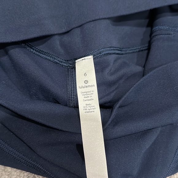 Lululemon align 10” biker shorts. Size 6. - Picture 3 of 4